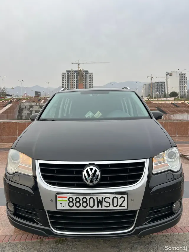 Volkswagen Touran 2008 · 1.9 AT