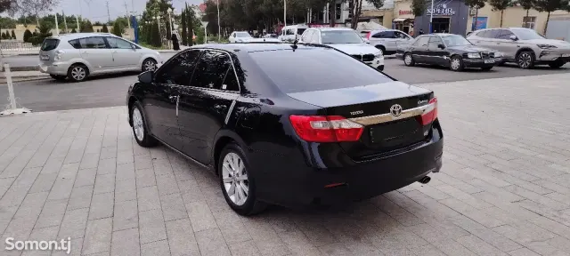 Toyota Camry 2014 · AT