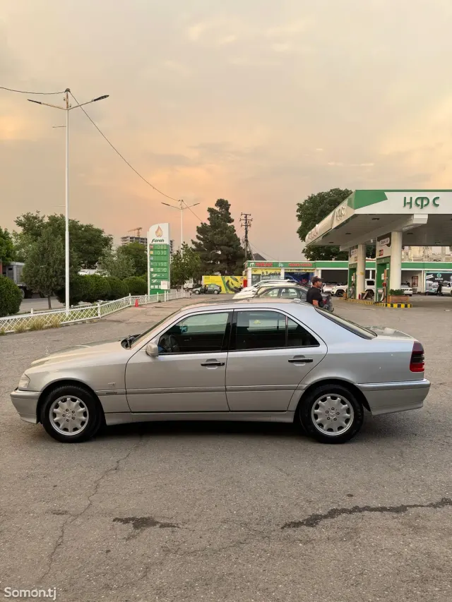 Mercedes-Benz C class 2000 · 1.8 MT