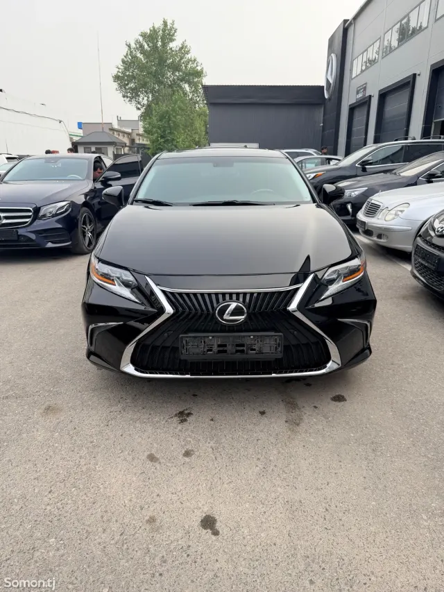 Lexus ES series 2016 · 3.5 AT