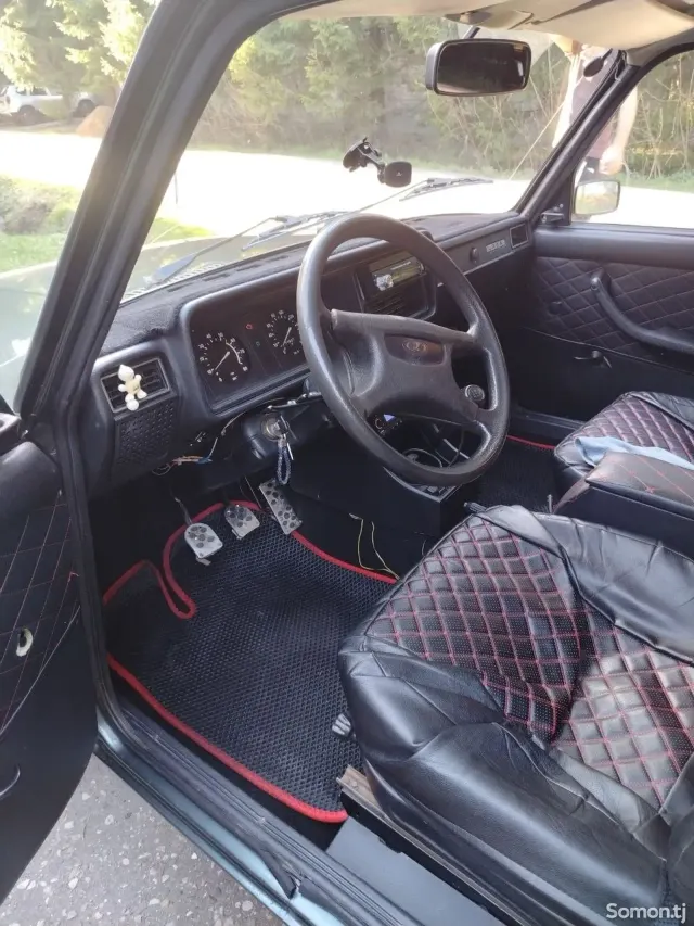 Lada (ВАЗ) 2107 2010 · 1.6 MT