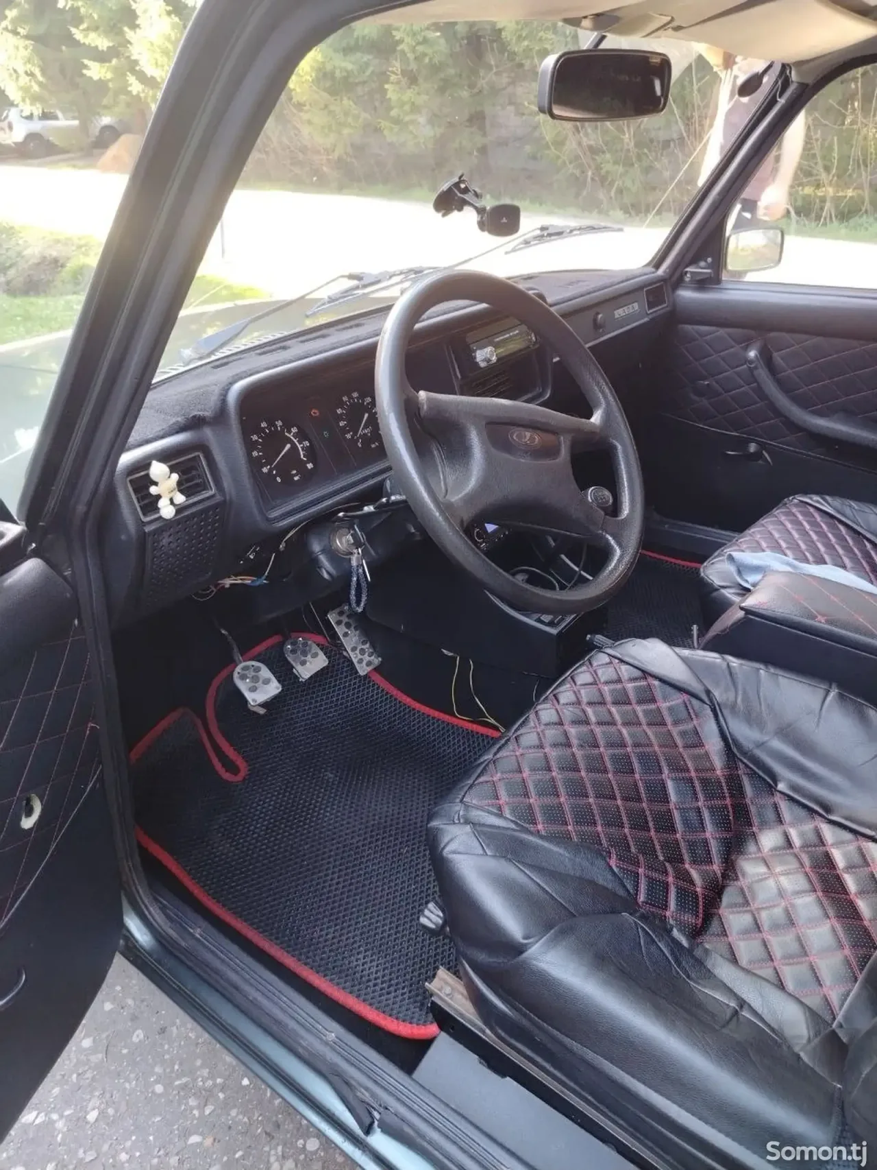 Lada (ВАЗ) 2107 2010 · 1.6 MT