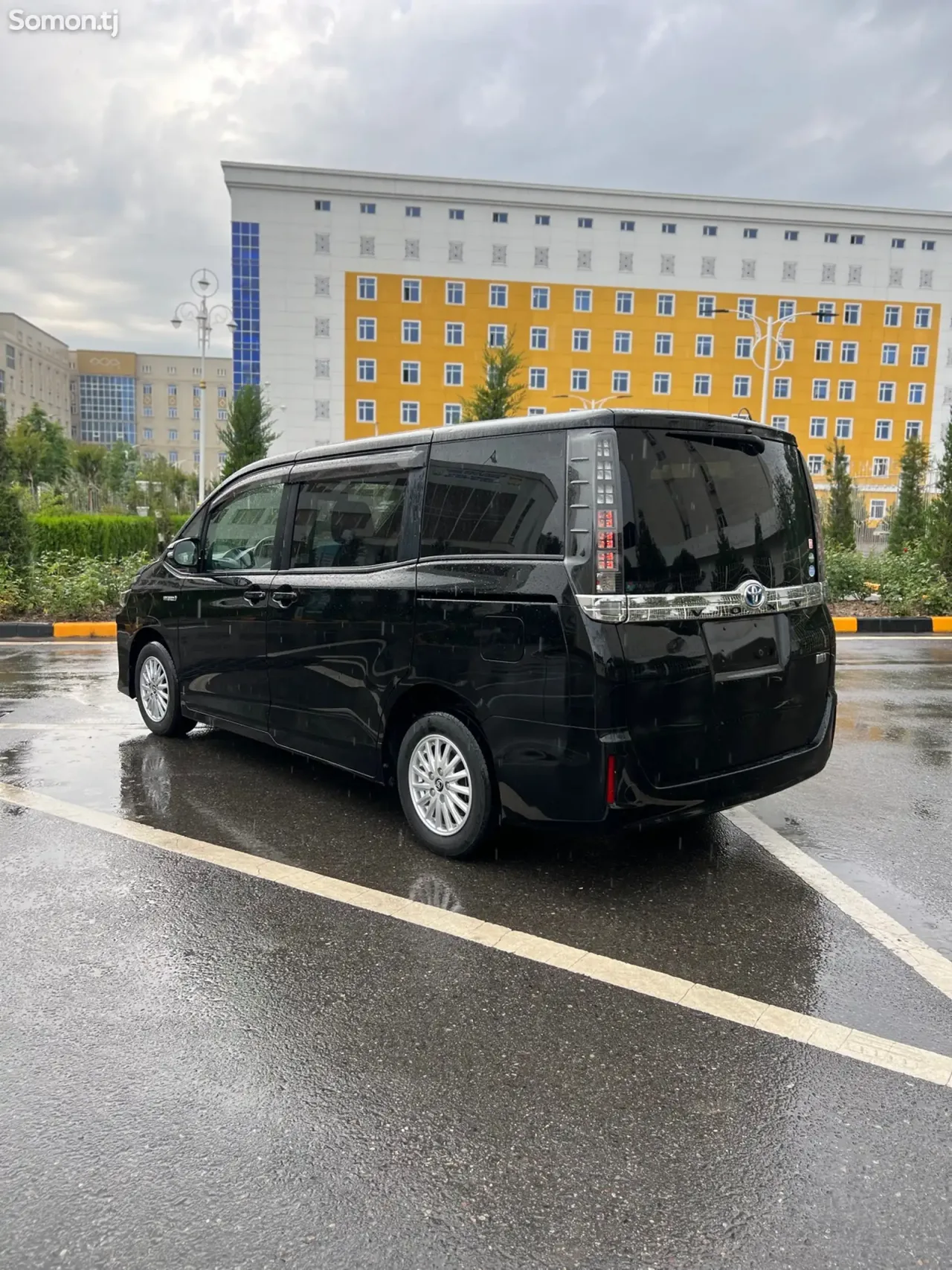 Toyota Voxy 2015 · 2.0 CVT