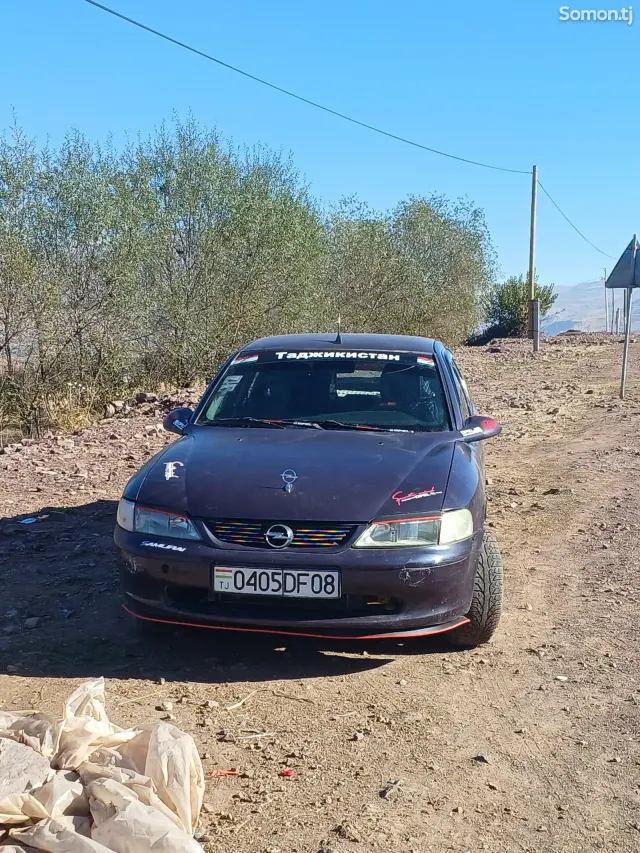 Opel Vectra B 1977 · 1.6 MT