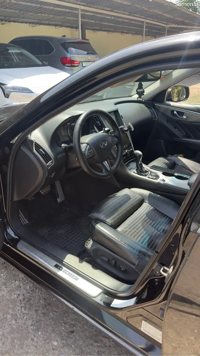 Infiniti Q series 2015 · 3.5 AT