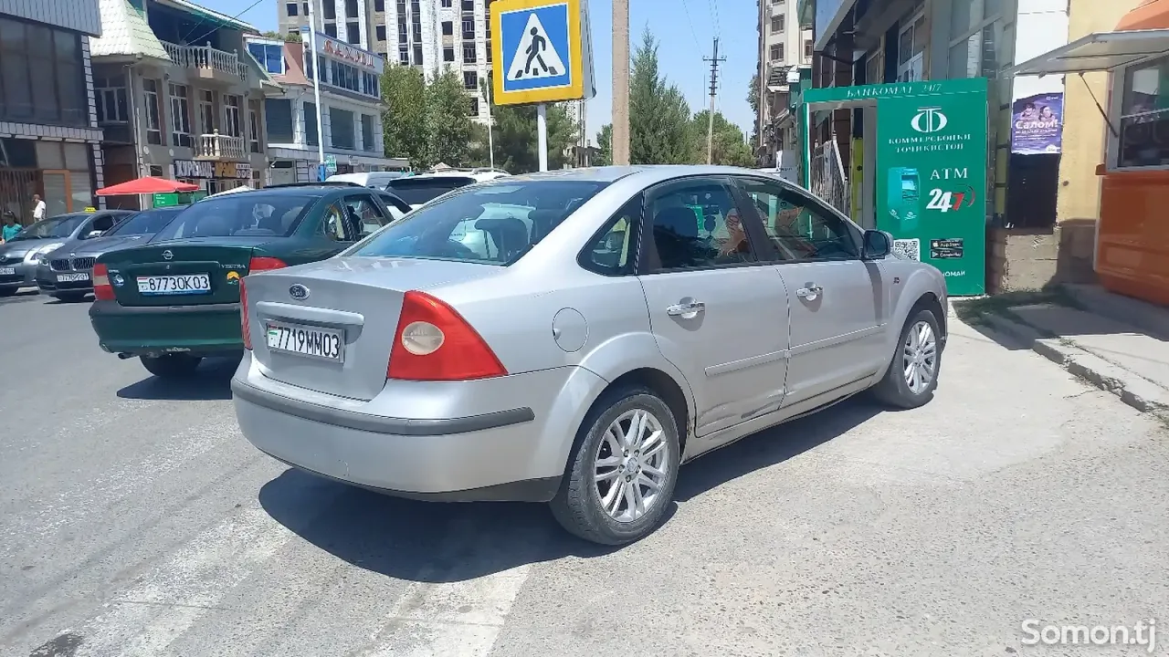 Ford Focus 2006 · 1.6 MT