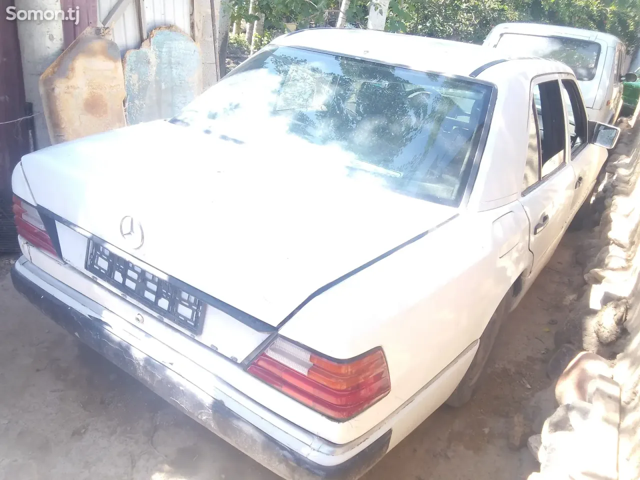 Mercedes-Benz W124 1985 · 1.8 MT