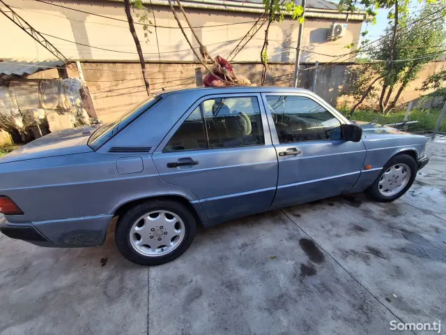 Mercedes-Benz W201 1989 · 2.0 MT