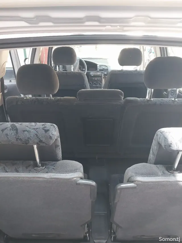 Opel Zafira 2002 · 1.8 MT