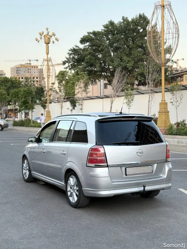 Opel Zafira 2006 · 1.9 AT
