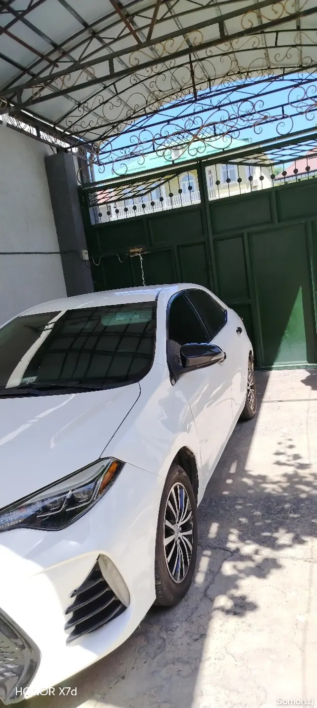 Toyota Corolla 2017 · 1.8 AT