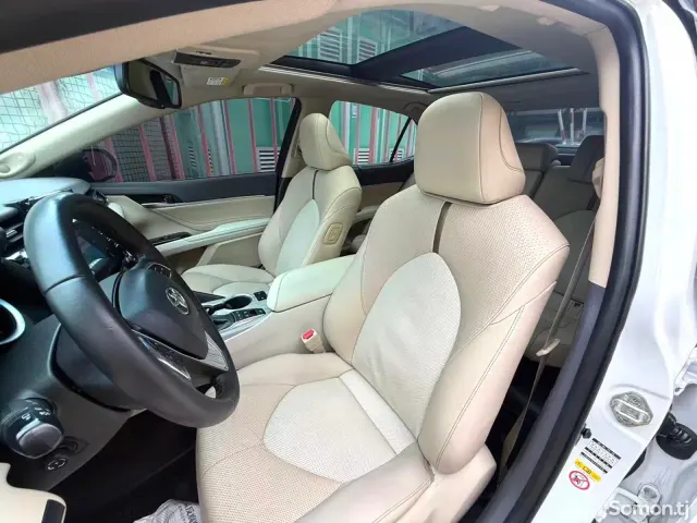 Toyota Camry 2018 · 2.5 AT