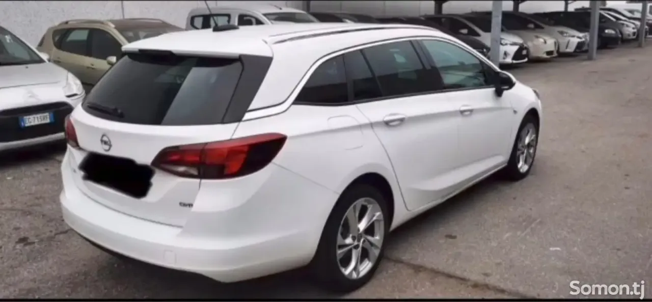 Opel Astra K 2018 · 1.6 MT