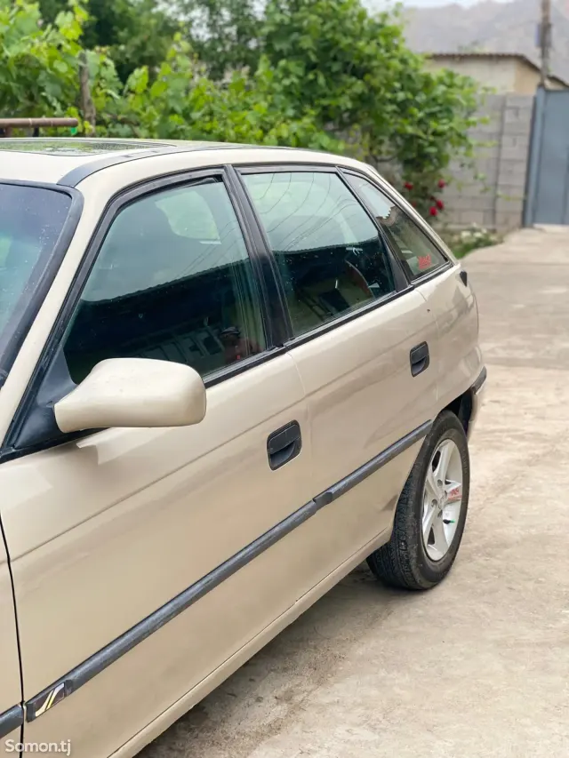 Opel Astra F 1997 · 1.6 MT