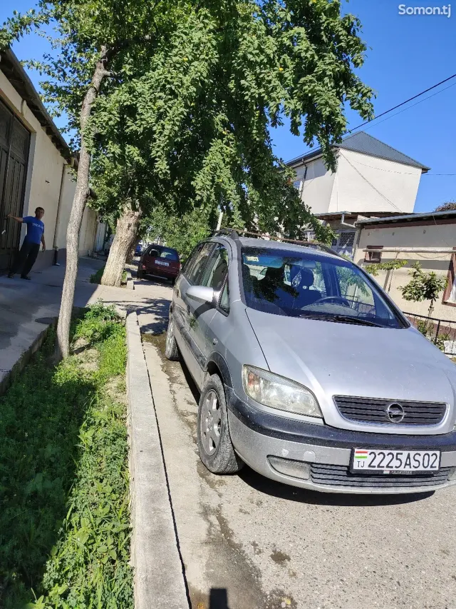 Opel Zafira 1999 · 1.6 MT