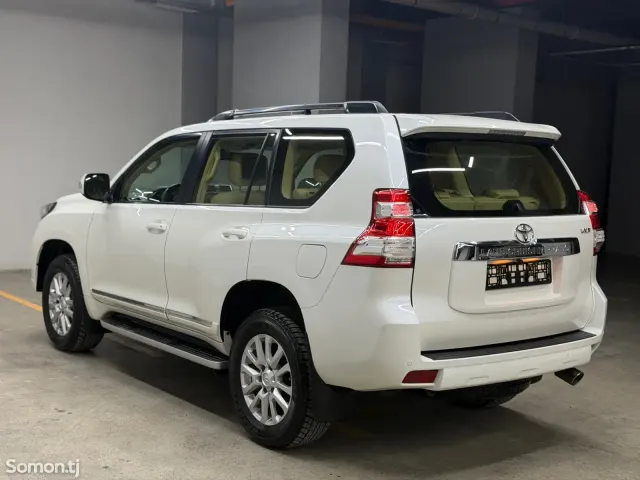 Toyota Land Cruiser Prado 2015 · 4.0 AT