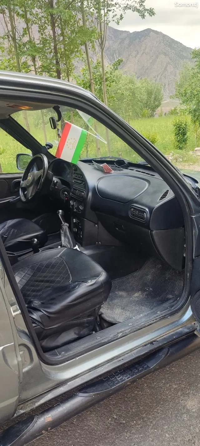 Chevrolet Niva 2012 · 1.7 MT