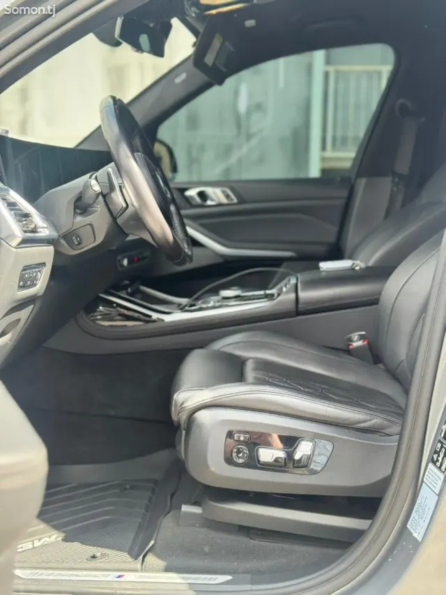 BMW X7 2023 · 4.0 CVT