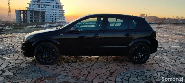 Opel Astra H 2009 · 1.8 AT