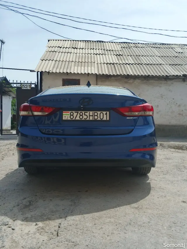 Hyundai Elantra 2017 · 2.0 AT