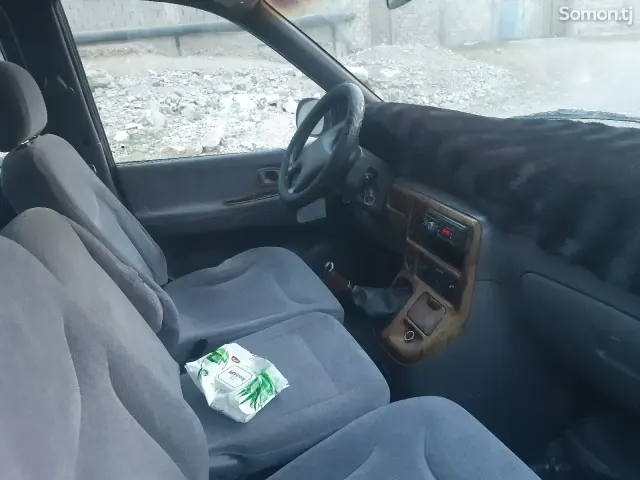 Kia Carnival 2000 · 2.5 MT
