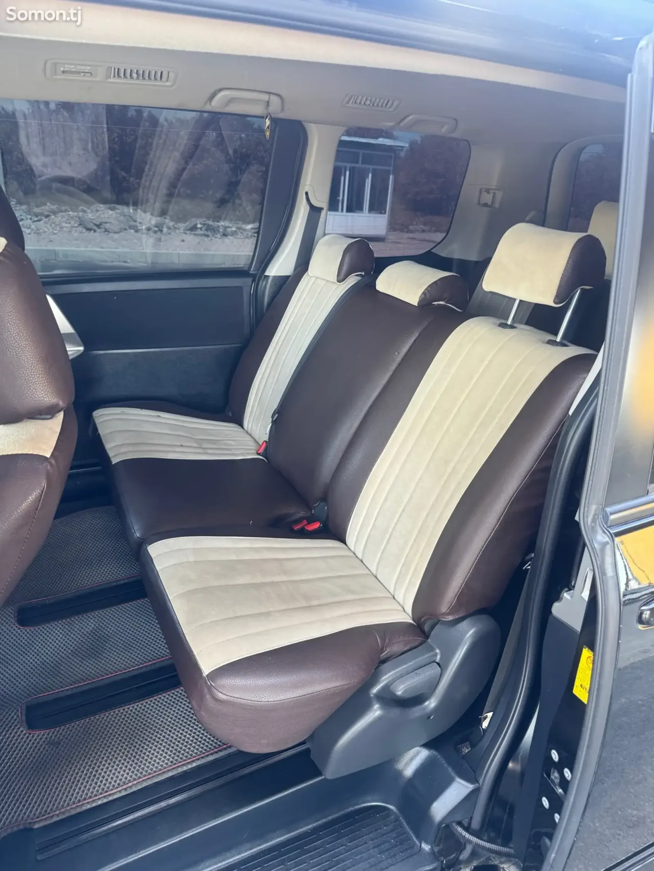 Toyota Voxy 2010 · 2.0 AT
