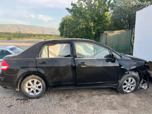 Nissan Tiida 2008 · MT