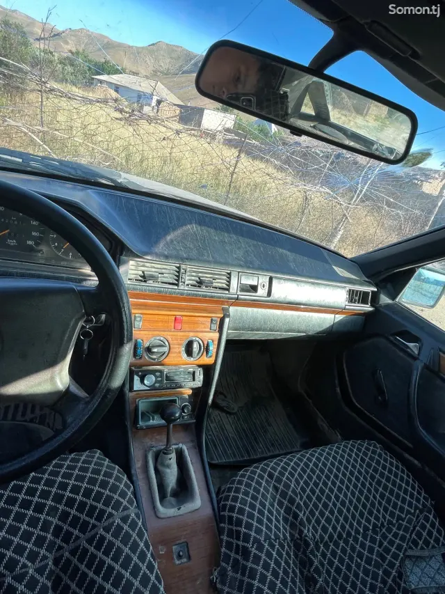 Mercedes-Benz W201 1989 · 4.0 AT