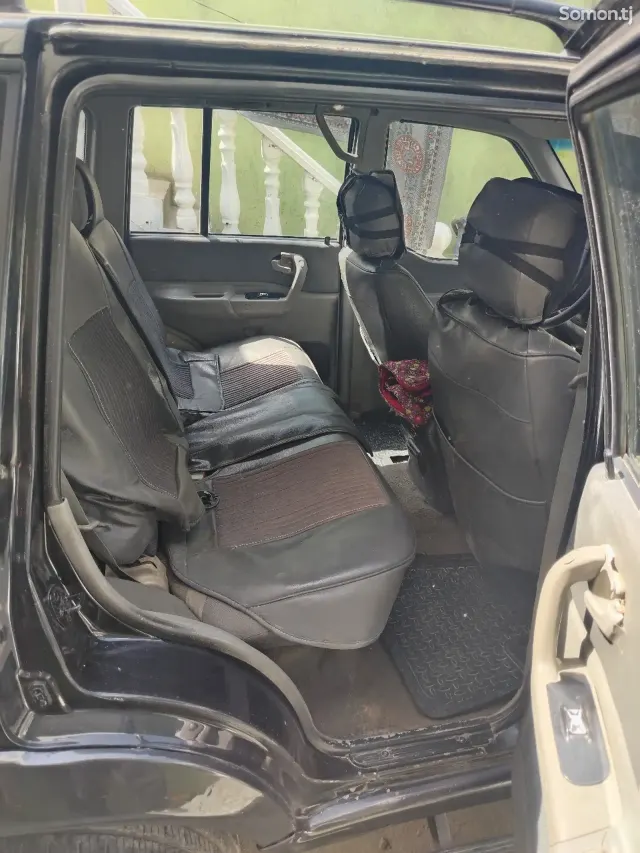 Ssang Yong Musso 1995 · 2.4 MT
