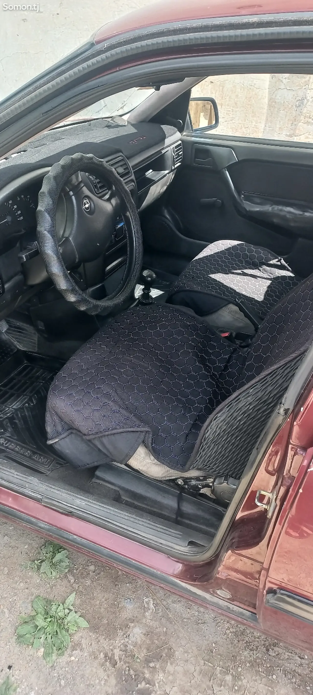 Opel Vectra A 1991 · 1.6 MT
