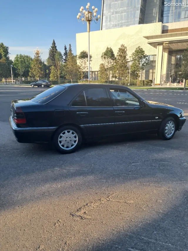 Mercedes-Benz C class 2000 · 2.0 AT