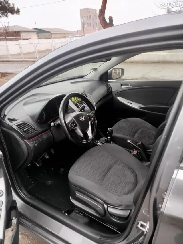 Hyundai Solaris 2016 · 1.6 MT