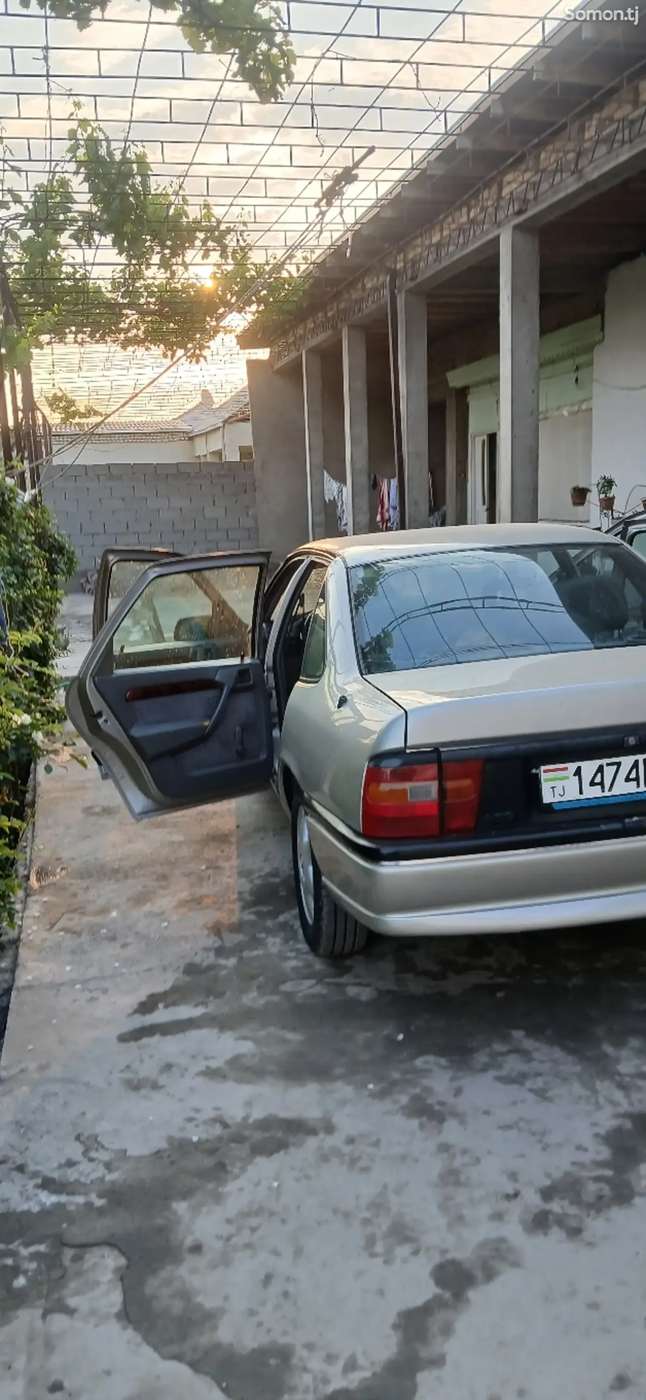 Opel Vectra A 1993 · 1.8 MT