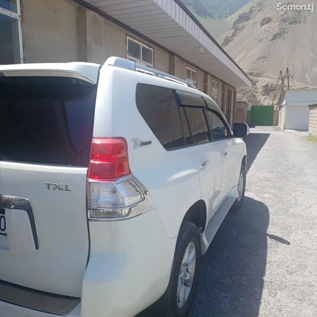 Toyota Land Cruiser Prado 2013 · 2.7 MT