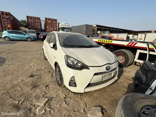 Toyota Aqua 2014 · 1.5 AT