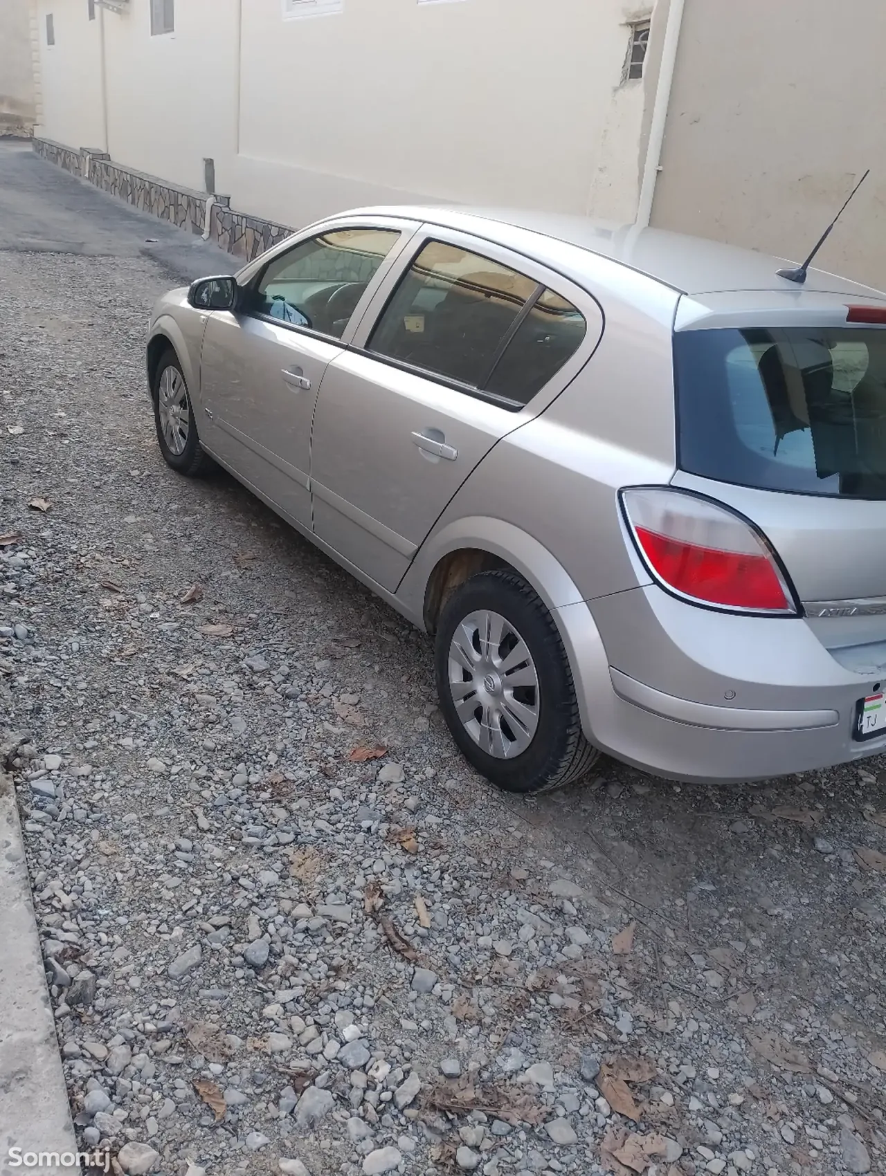 Opel Astra H 2004 · 1.8 MT