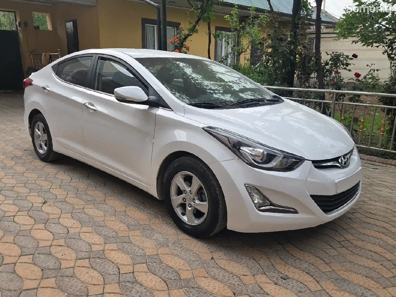 Hyundai Avante 2015 · 1.6 AT