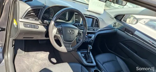 Hyundai Avante 2016 · 1.6 AT