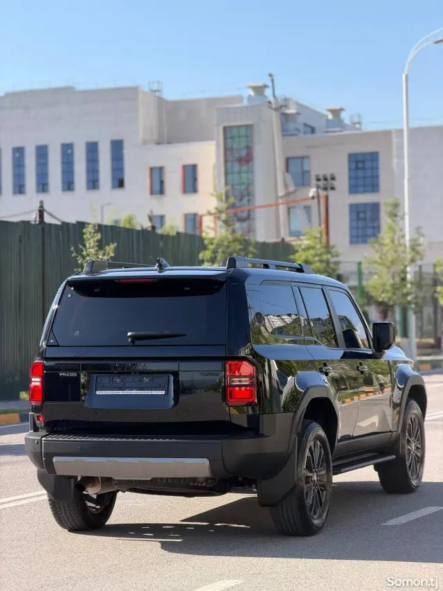 Toyota Land Cruiser Prado 2025 · 2.5 AT