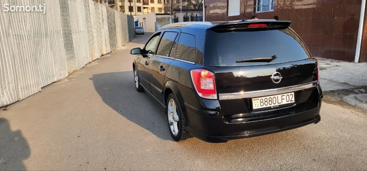 Opel Astra H 2008 · 1.6 MT