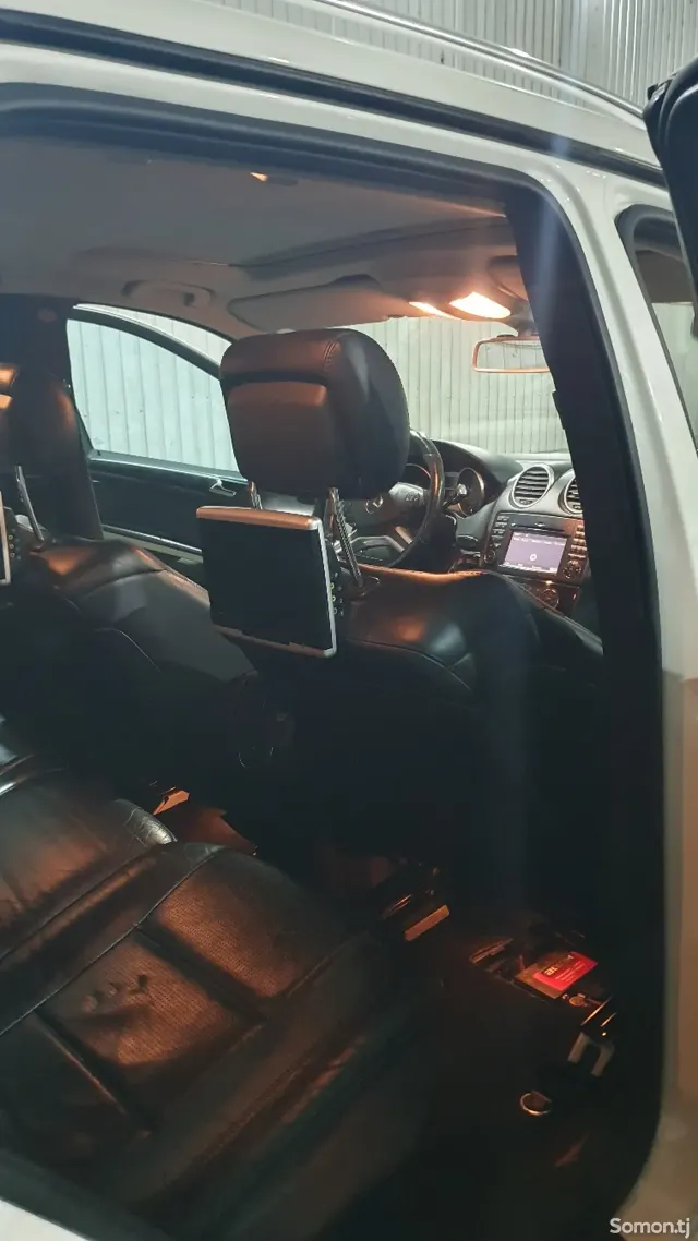 Mercedes-Benz ML class 2011 · 6.3 AT