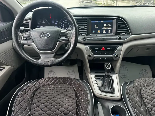 Hyundai Elantra 2017 · 2.0 AT