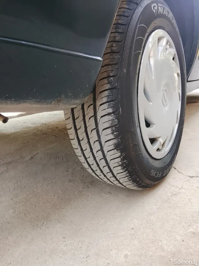 Opel Vectra B 1995 · 1.6 MT