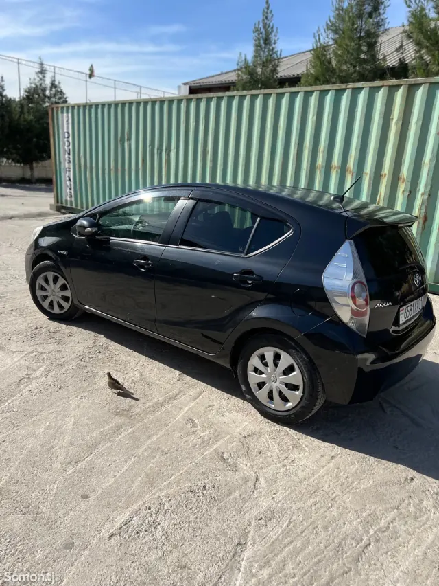 Toyota Aqua 2014 · 1.5 AT
