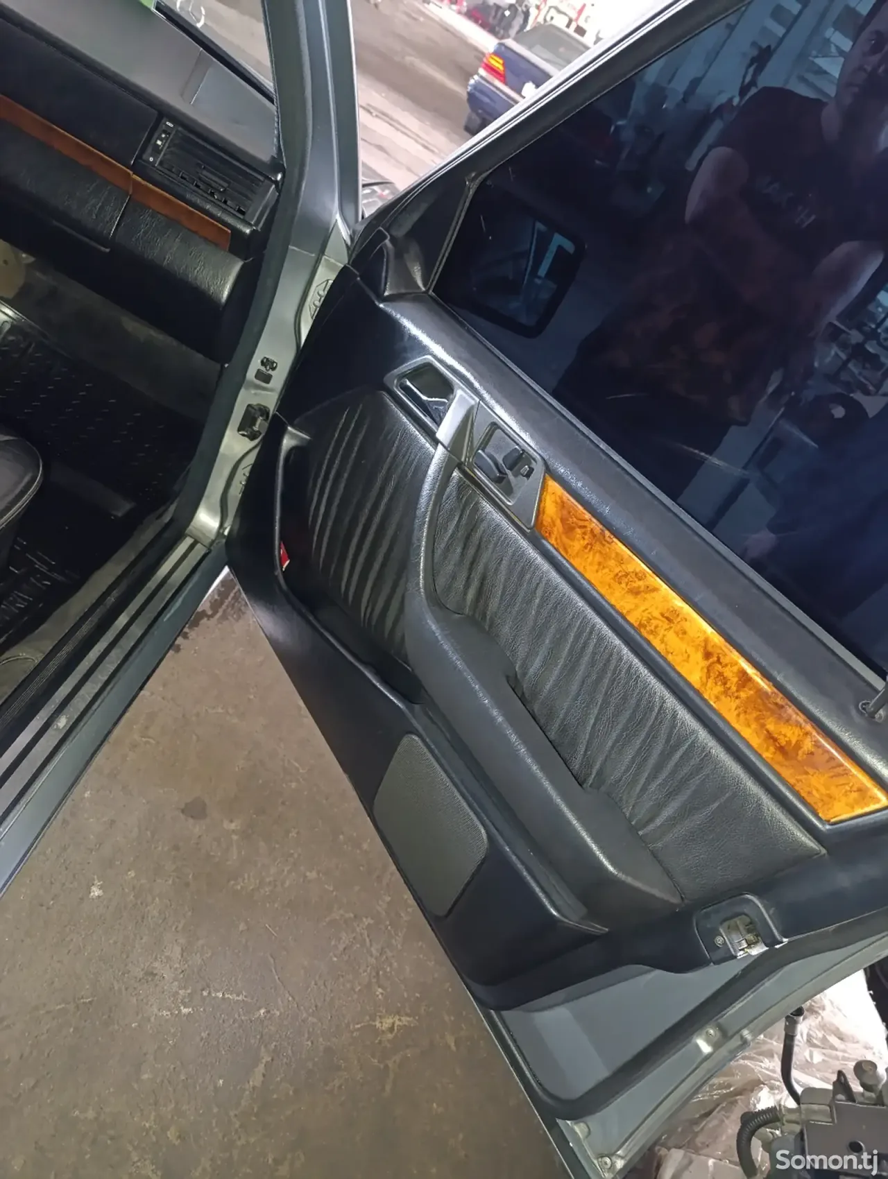 Mercedes-Benz W124 1992 · 5.5 AT