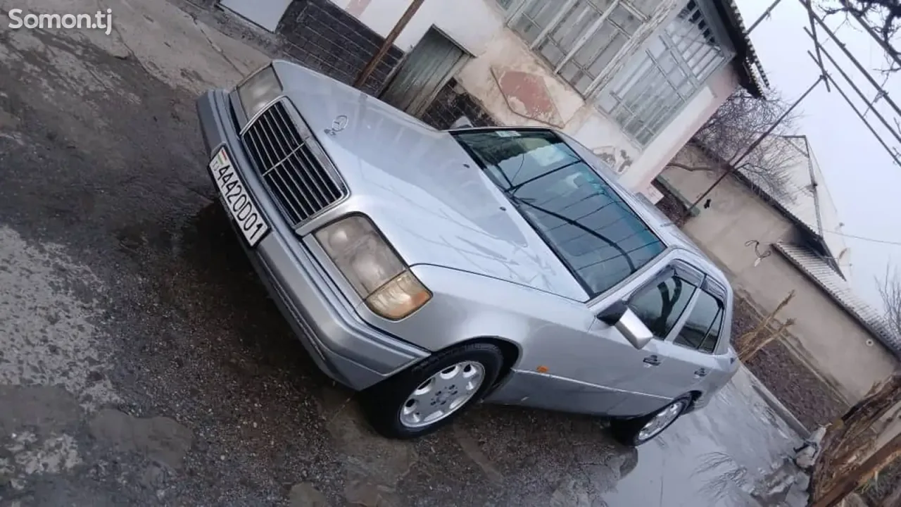 Mercedes-Benz W124 1994 · 2.0 MT