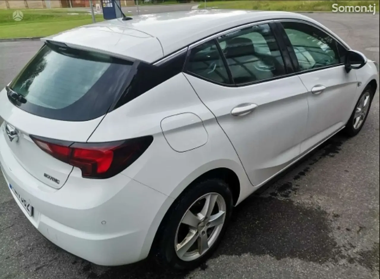 Opel Astra K 2016 · 1.0 MT
