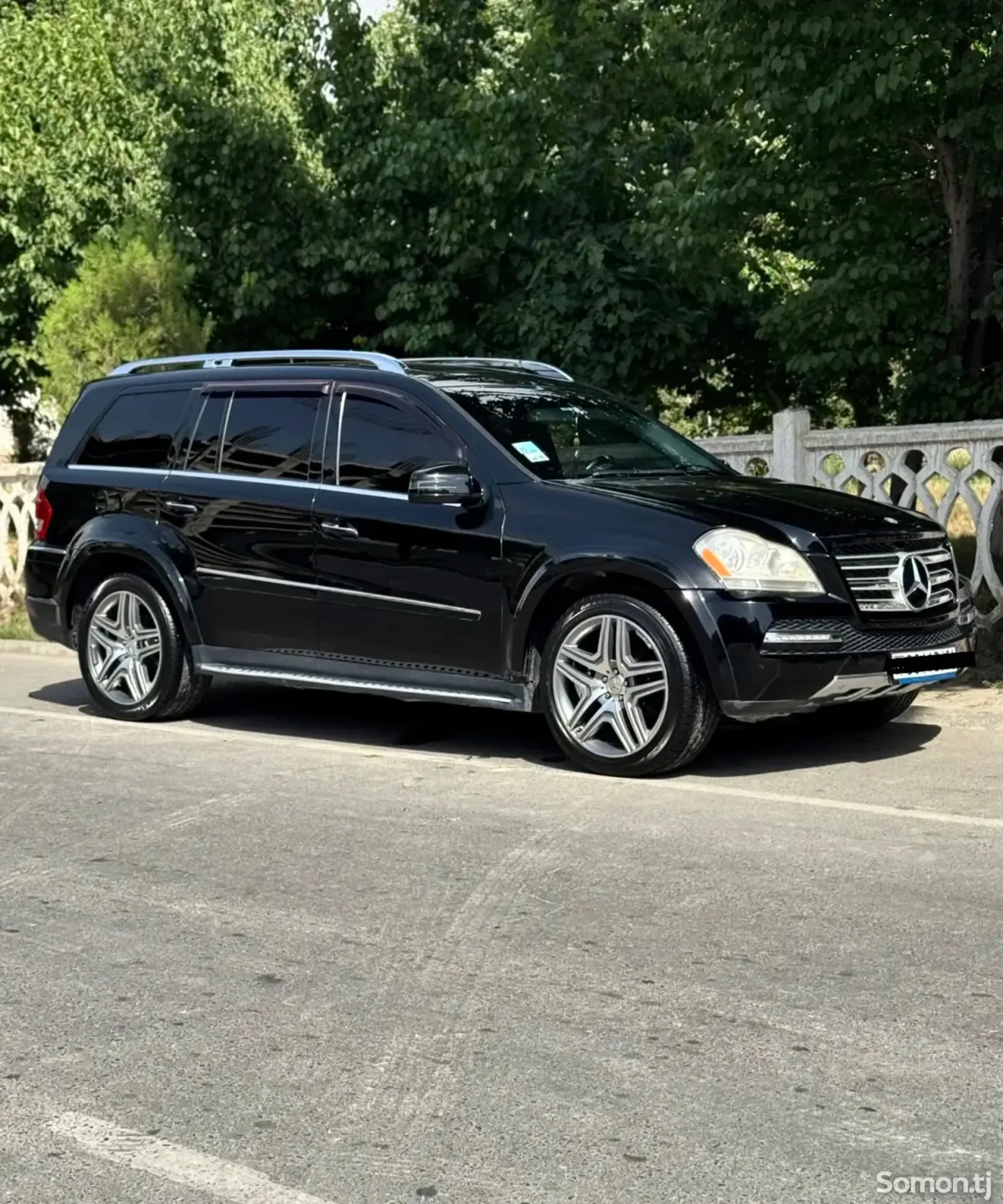 Mercedes-Benz GL class 2011 · 5.5 AT