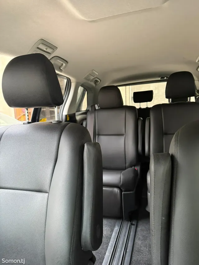 Toyota Estima 2014 · 2.4 AT
