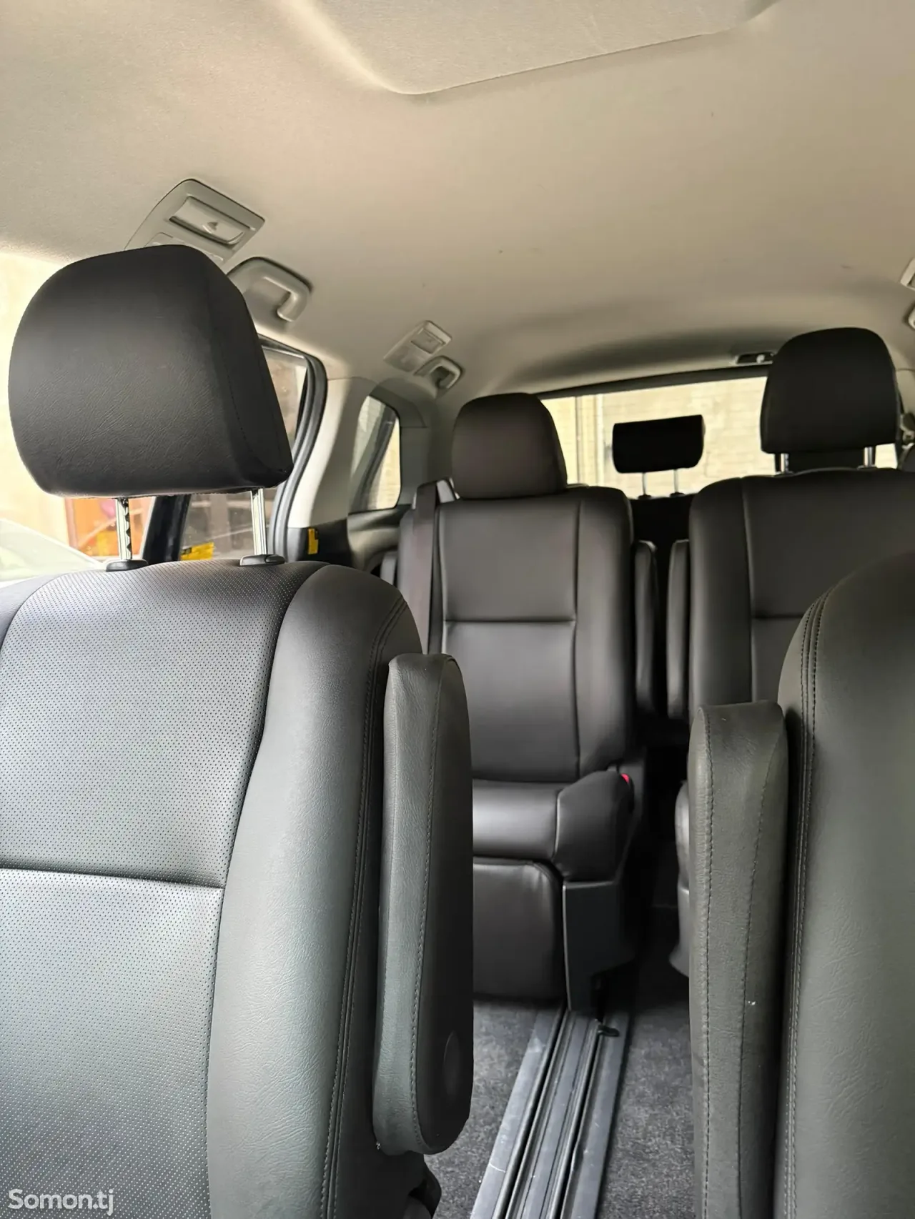 Toyota Estima 2014 · 2.4 AT